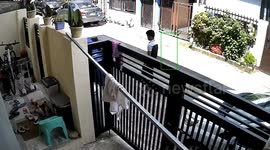 Pet Persian cat abducted by passer-by in quiet neighbourhood in the Philippines