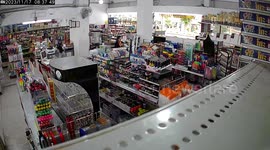 Earthquake shakes supermarket in northern Thailand