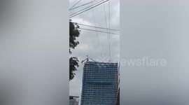 Dramatic moment a crane collapses during earthquake in the Philippines