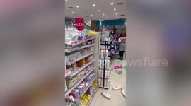 Philippines earthquake sends panicked shoppers fleeing supermarket