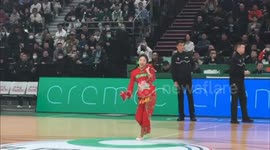 Cheerleading squad performing folk dance wows audiences in Northeast China