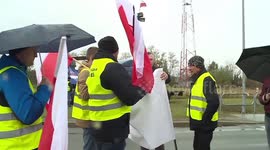 Polish farmers join trucker protest near border with Ukraine