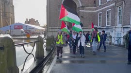 Schoolchildren in Bristol, UK hand in petition calling for ceasefire in Gaza