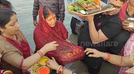 The Large numbers of Hindu devotees has faithful gathered for the Chhath Puja festival beside the Ganga river in Northern India