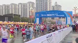 Over 20,000 runners participate in 2023 Xichang Qionghai Lake Wetland Marathon