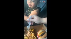 Foodie girl thrust into fantasy land after taking the 1st bite of her favorite burger