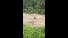 Locals rescue father swept away by raging river amid floods in Thailand
