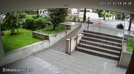 Staircase mishap: unfortunate stumble captured in Santiago, Chile