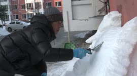 Amateur sculptor creates snow artworks in northeast China