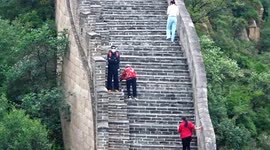Defying age, embracing heights! Sprightly grandmother climbs Great Wall in China