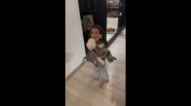 Cat's surprise 'attack' on daughter in Makhachkala