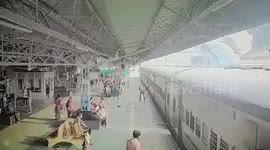 Railway staff's heroic effort prevents tragedy in life-saving operation in eastern India