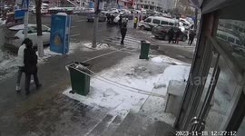 Boyfriend uses his body to shield girlfriend from falling ice in China