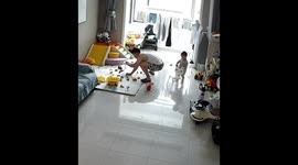 Mischievous toddler moves chair, leading to comical fall of father in China