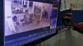 Robbery of Rs 6 lakhs at Amazon warehouse in Gaya ( Bihar) at gunpoint, entire incident captured in CCTV camera