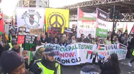 10,000s of Palestine supporters march in London demanding a ceasefire as 4-day pause continues
