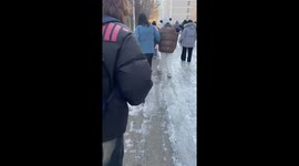 Clumsy pupil slips on frozen road at university in China