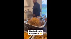 Turkey Toss: Dad's hilarious Thanksgiving mishap