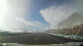 Traveller captures mesmerising fog-to-blue-sky moment in northwestern China