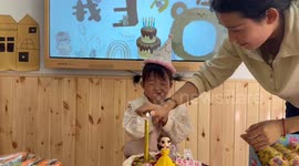 Birthday candle surprise startles little celebrant in Shandong, China