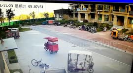 Gusts manoeuvre unmanned tricycles into perfect parking in China