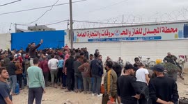 Long queues of more than three hours to go to the toilet or get cooking gas in Gaza