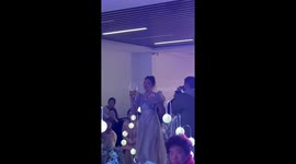 Mismatched Cups of Wine for Toasting Brings Joy to Wedding Guests in Northern China