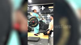 Elderly woman defies expectations by smashing weights at the gym