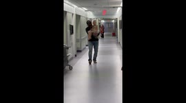 Little cancer survivor goes out of the hospital with a heartwarming celebration