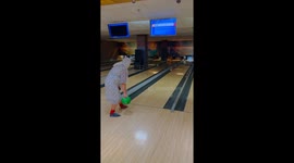 Perfect strike: grandmother dominates bowling at Gulliver shopping center, Kyiv