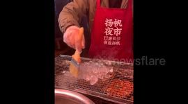 Grilled ice cubes become popular street food in China