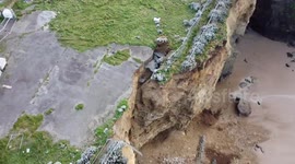 VIDEO: Shocking footage captures rock slide on Cornwall beach as locals warned (part 3)