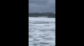 Lone surfer braves huge waves as Storm Ciarán batters Britain (Pt 2)