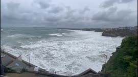 Lone surfer braves huge waves as Storm Ciarán batters Britain (Pt 1)