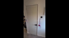 JamPress_Friends_Bathroom_161023.MP4