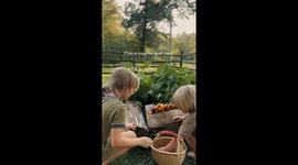 Im a former teacher but I will never put my kids in school - we live off-grid in the forest where I teach them survival skills, playing and exploring (pt 1)
