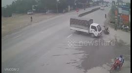 A truck crossing the road collided sharply with a motorbike speeding in the opposite direction in Vietnam