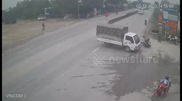 A truck crossing the road collided sharply with a motorbike speeding in the opposite direction in Vietnam