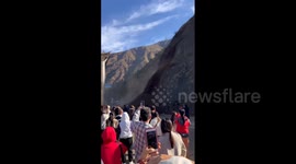 China: Visitors Unexpectedly Encounter Landslide During Journey