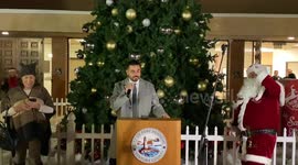 Mayor turns on Christmas tree lights in Port Hueneme, California