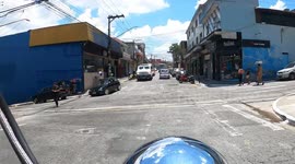 andando de moto nesta manha de segunda feira na cidade de São Paulo Brasil,