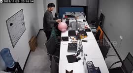 Hydrogen balloon explodes in office worker's face