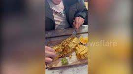 Chippy boss dubbed 'Salt and Vinegar Bae' meets hero Salt Bae in Turkey