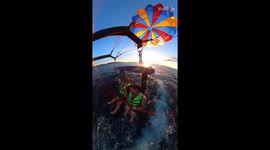 Man proposes to the love of his life while they are parasailing together