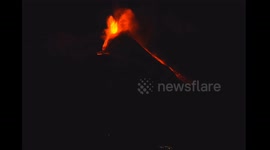 Eruptive majesty: Mount Etna's fiery night show