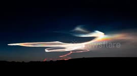 Spectacular fairy-shaped cloud 'dances' across sky in northwestern China