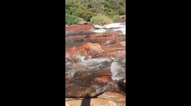 Gravei a Correnteza das aguas do riacho muito lindo ver a natureza