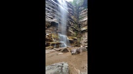 Linda cachoeira, aproveitei e gravei esse lindo momento das aguas caindo da cachoeira