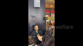 Strangers unite in Chinese song to mend couple's quarre