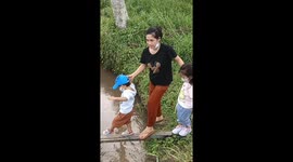 Unexpected mishap in Tabanan: child takes a tumble